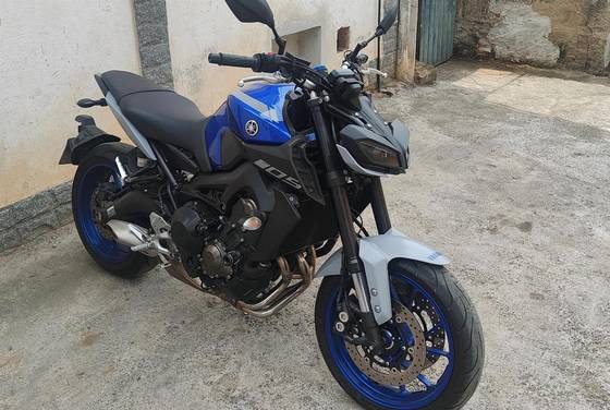 YAMAHA MT-09 